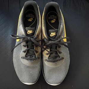 Nike Men's Black and Yellow Athletic Shoes